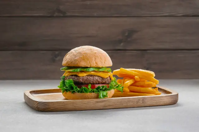 可選牛肉或Impossible™素肉