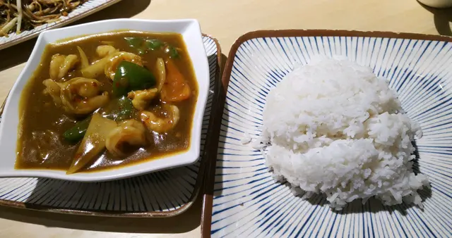 咖哩蝦球飯