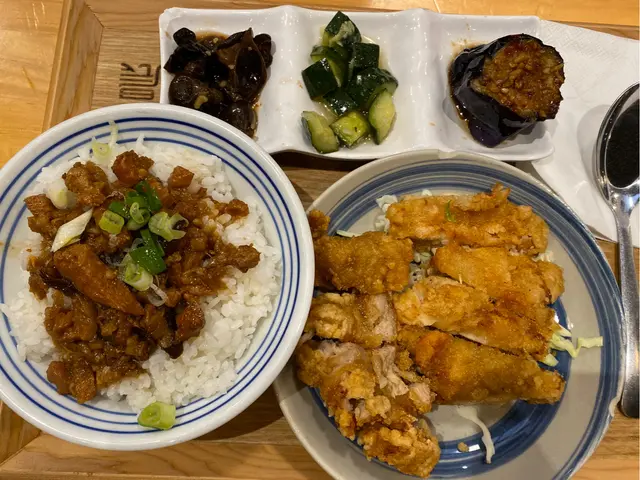 鹽酥雞排滷肉飯 