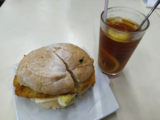 芝士炒蛋魚柳包