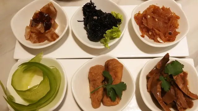 水晶豬蹄凍 蝦苗拌頭水紫菜 香拌海蜇
冰浸苦瓜 滷水嫩豆腐 家常燜筍乾