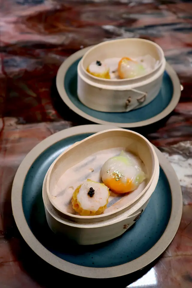 彩虹鮮蝦餃及野雞黑魚籽燒賣