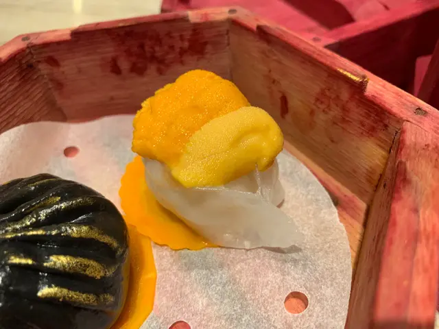 海膽都算鮮甜，
蝦餃裏面有原隻爽口彈牙嘅鮮蝦，正！😏