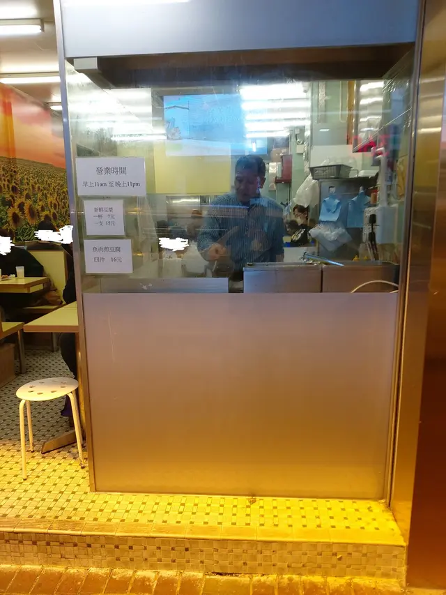 店舖負責人冇戴口罩煎緊豆腐