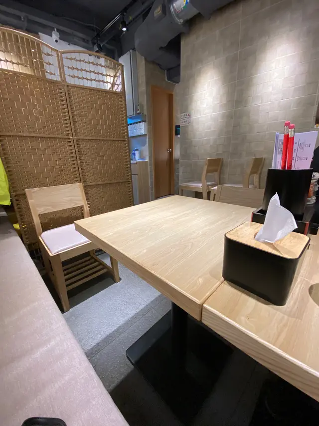 位置唔多，算都坐得舒服，光猛，感覺都乾淨