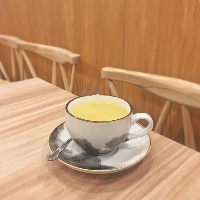 有一條條新鮮薑,愈浸愈濃