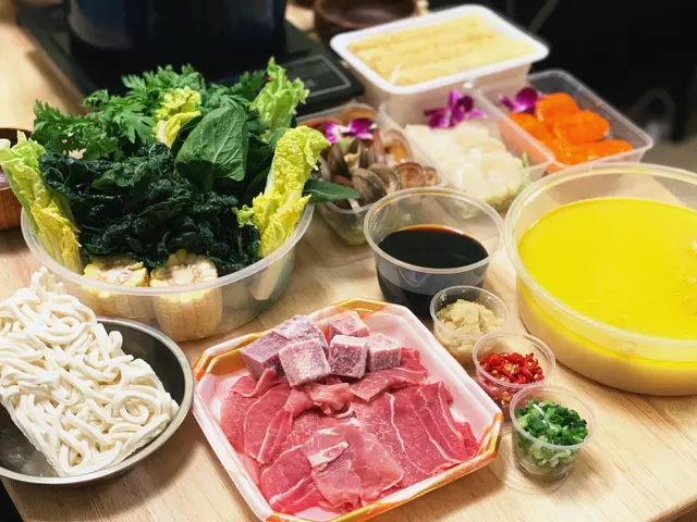 什菜籃有不同配菜,雞湯十分足料