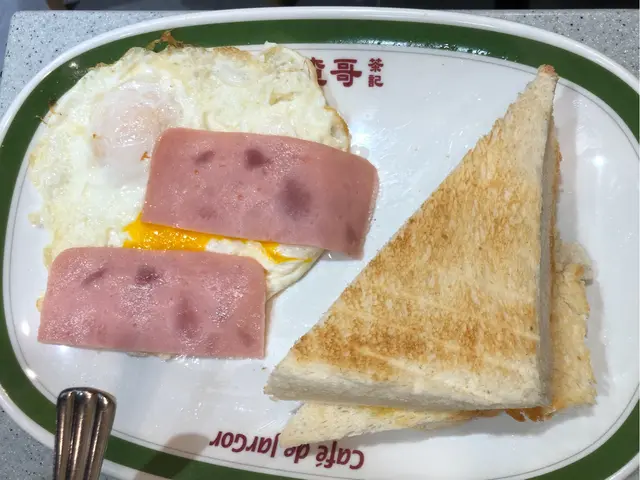 煎蛋火腿 多士 (常餐)