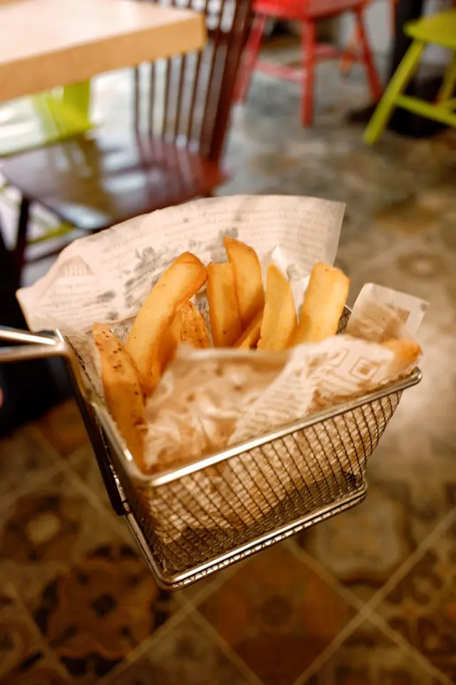 脆炸粗直薯配松露蛋黃醬