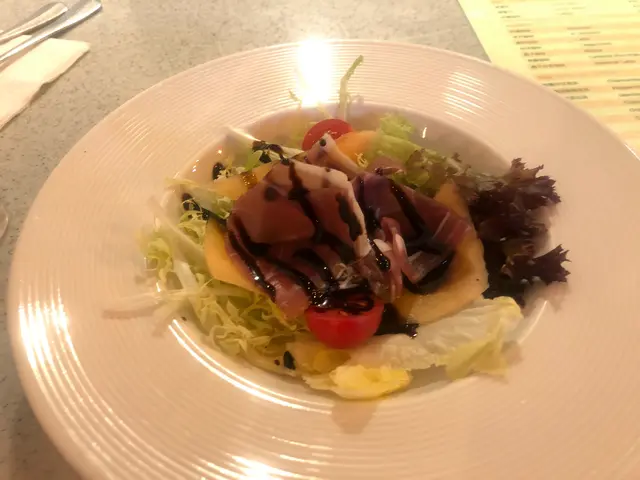 巴馬火腿配蜜瓜田園沙律