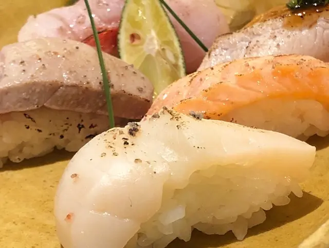 炙燒壽司拼盤五頁