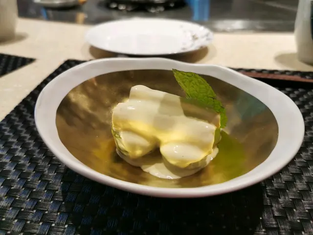 季節料理（白蘆筍椰菜仔配忌廉汁）