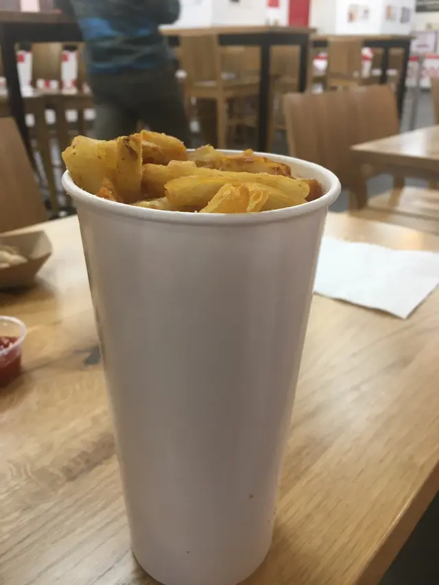 薯條份量超多，四個人食一份都得，而且好好味