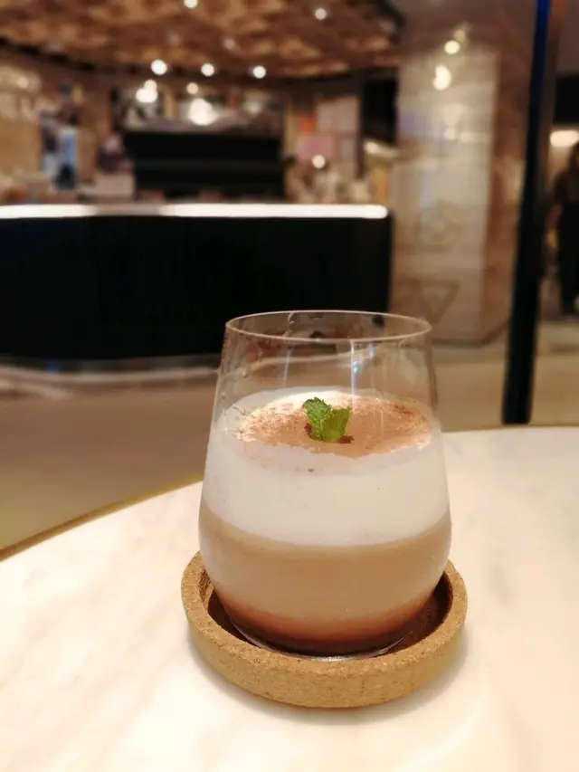 Rich taste of chocolate, no ice, balanced, not die hard sweet. As taste is rich, this size is good for girls so she doesn't take too much calories 