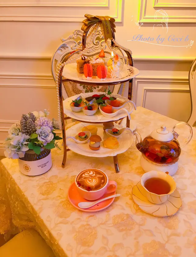 VICTORIAN ROSE TEA SET