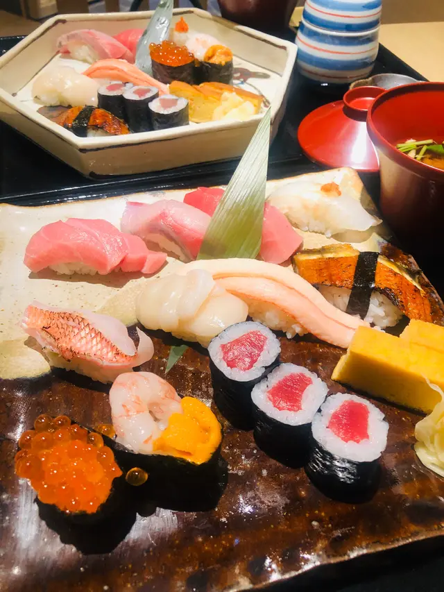 壽司拼盤12貫定食