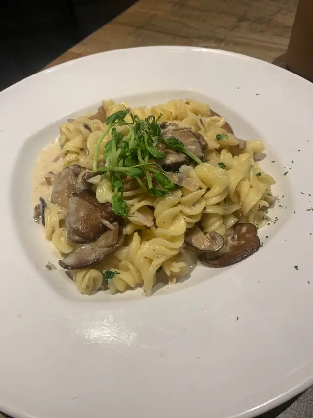 香草鮮野菌忌廉螺絲粉