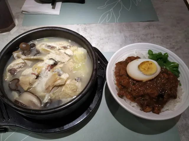 花膠雲腿雞鍋配肉燥飯