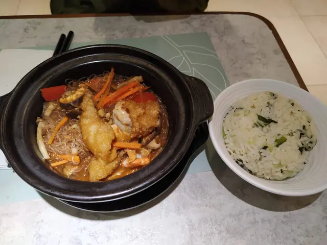 沙茶冬粉蝦球紅魚鍋配菜飯