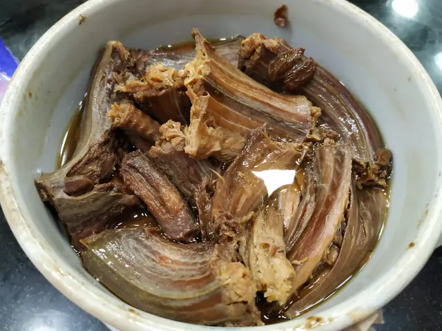燉過山烏蛇湯