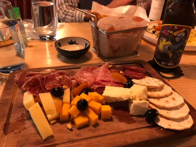 芝士凍肉腸拼盤