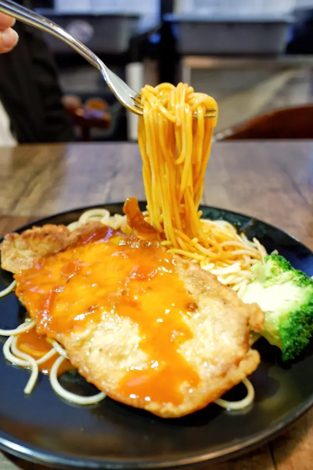 香煎魚柳配西西里茄蓉汁