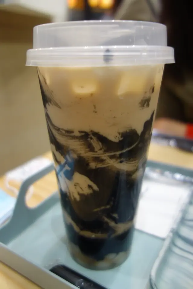 麻糬芝麻烏龍鮮奶茶（轉豆奶）