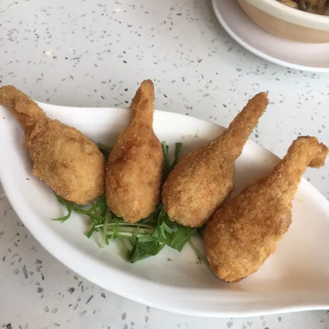 唔夠熱，個炸䊢有點厚身，硬咗D，唔夠鬆脆。勝在唔會咸，味道剛好