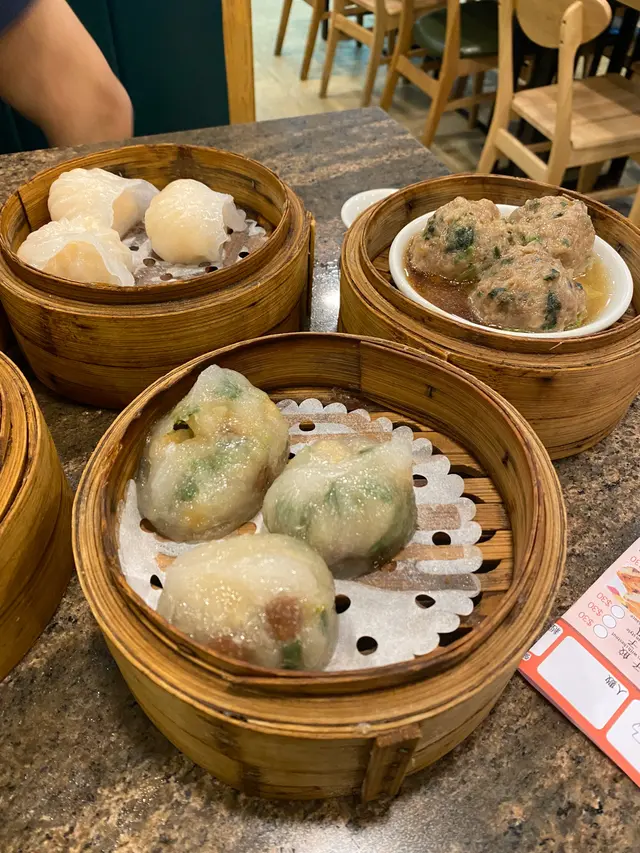 蝦餃皇、香茜牛肉球、潮洲蒸粉果