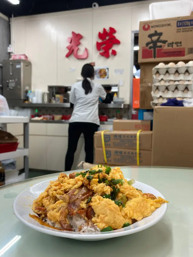 叉燒半肥瘦，啲蛋好正！啲飲有豉油！連埋野飲。凍飲唔加錢！