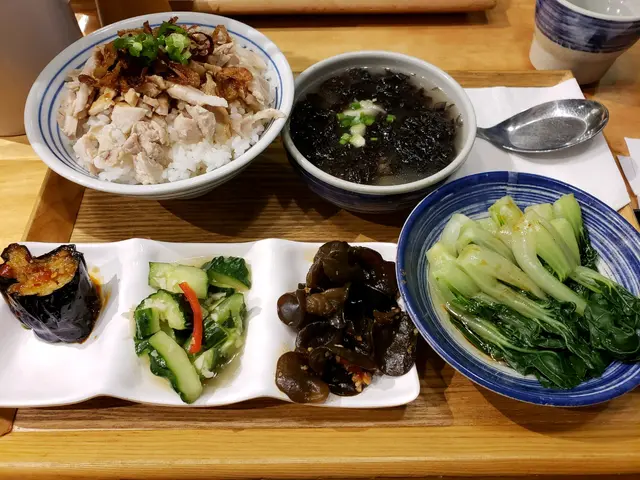 台式雞肉飯定食