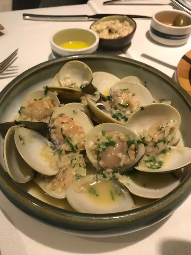 Clam  with  white  sauce