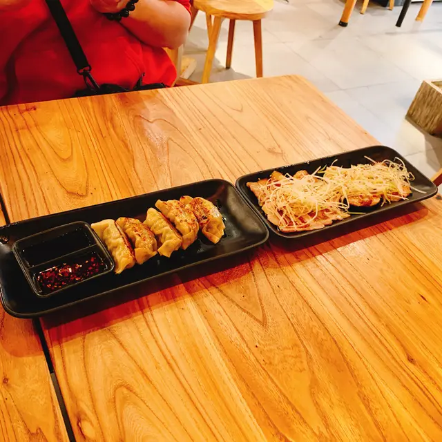 手造韭菜餃子+麵豉香蔥黑豚腩肉