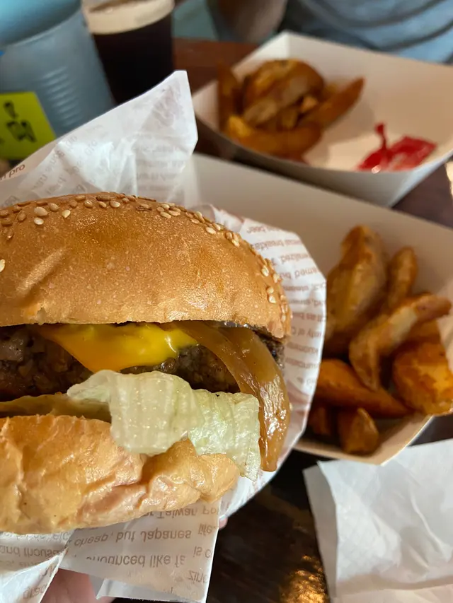 自家制6安士手打芝士漢堡