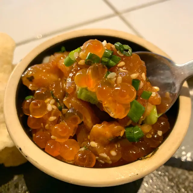 雙籽三杯風味三文魚他他配香脆雲吞皮