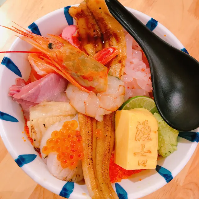 入面咩餸都有 好食😋😋👍🏼