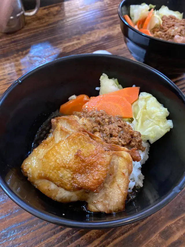 醬汁煎雞扒肉燥飯