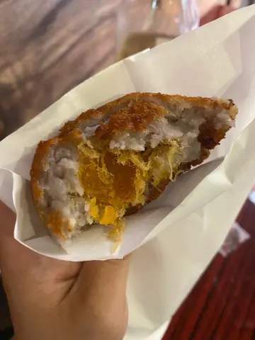 咸蛋肉鬆芋泥球