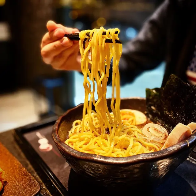 黑蒜醬油湯拉麵