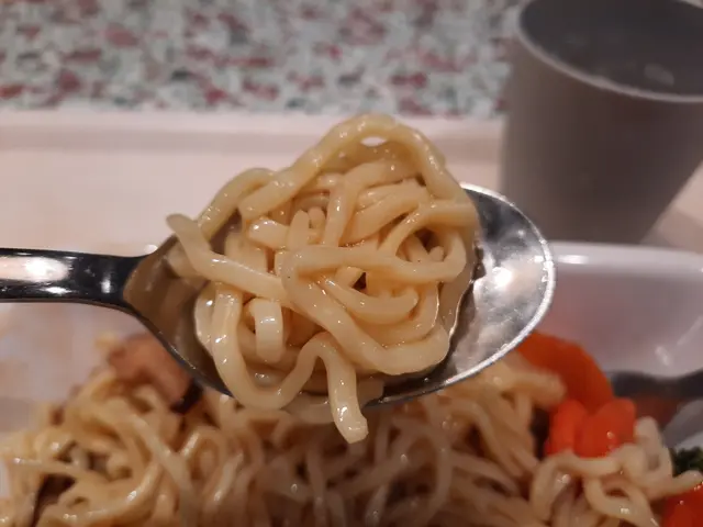 炆花膠冬菇伊麵