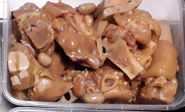 蓮藕花生炆豬手