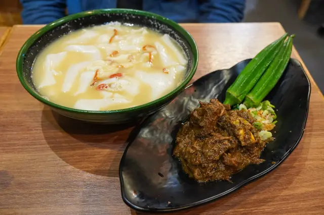 巴東牛肉花膠湯粉皮