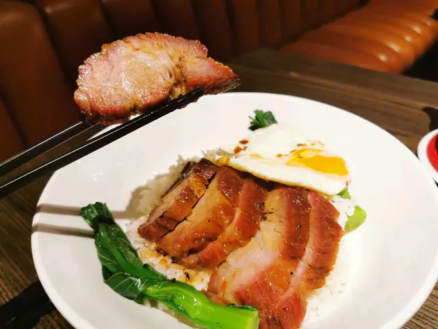 招牌黑豚肉叉燒有機蛋飯