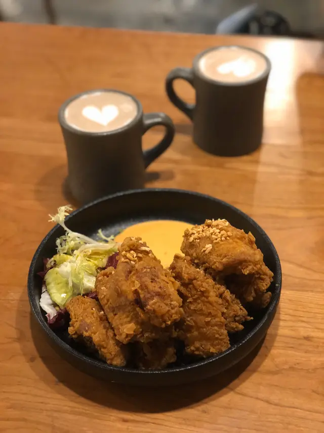 雞翼香脆 配上 微辣mayonnaise好香口