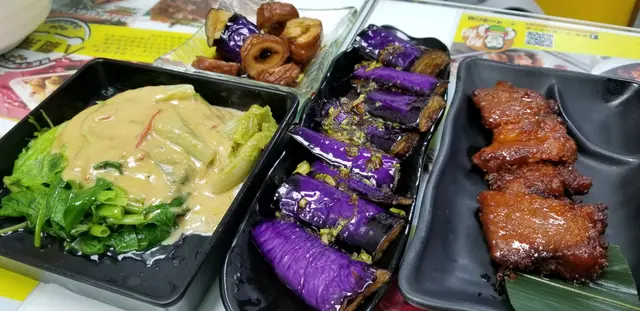 全「分開上」嘅車仔麵