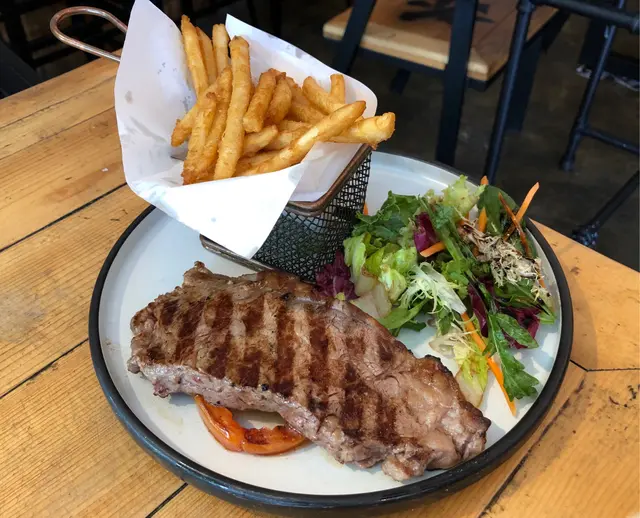 8安士西冷牛扒配薯條