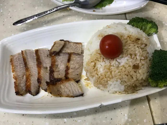  泰式燒豬頸肉飯 