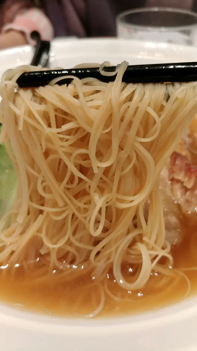 滑雞清湯蜜汁豬軟骨髮絲麵