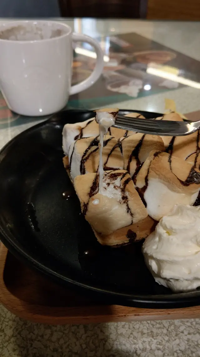 棉花糖獨特之處莫過於變得軟身帶黏，還有拉絲效果！