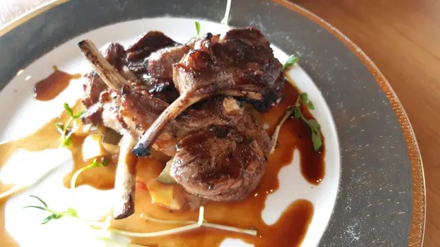 醬汁不錯,提升羊架的味道,沒有膻味!